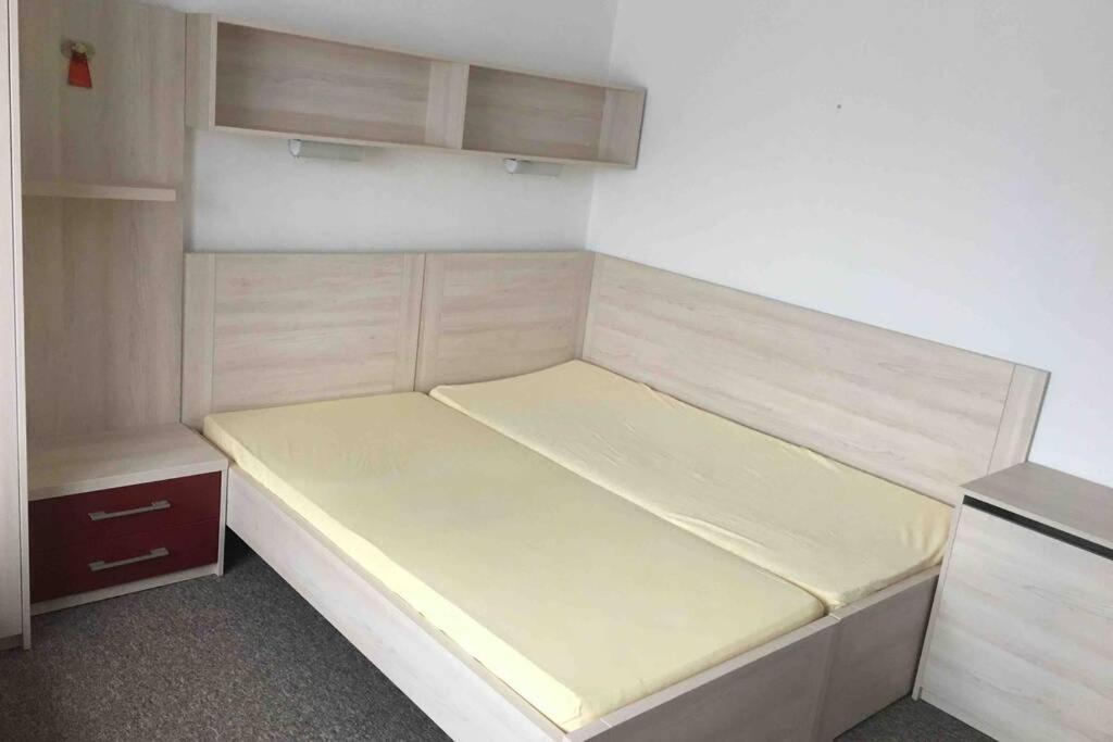 Family Apartment With Garden And Parking Spot Ceske Budejovice Esterno foto