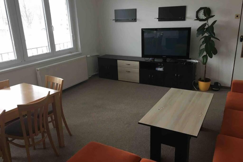 Family Apartment With Garden And Parking Spot Ceske Budejovice Esterno foto