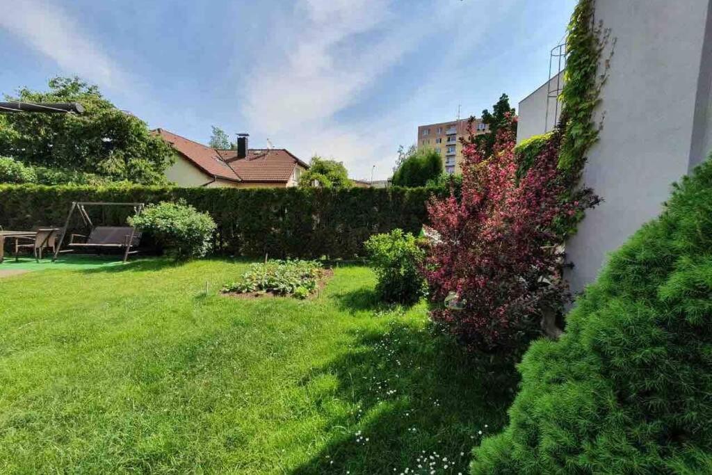 Family Apartment With Garden And Parking Spot Ceske Budejovice Esterno foto
